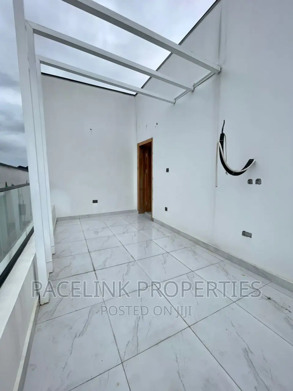 Furnished 5bdrm Mansion in Chevron for sale in Chevron