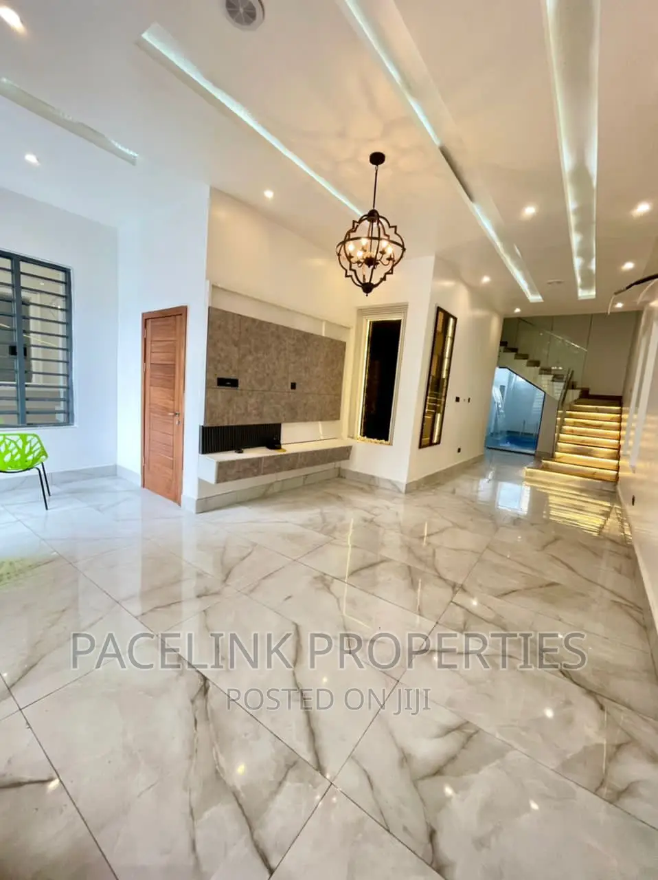 Furnished 5bdrm Mansion in Chevron for sale in Chevron