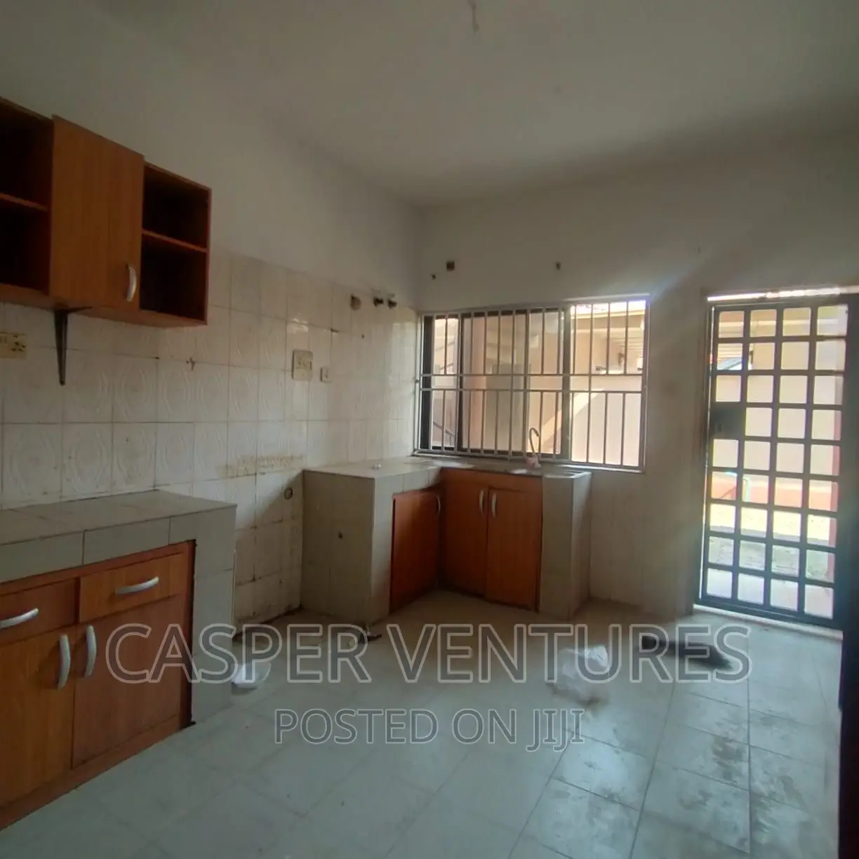 3bdrm Apartment in New Road, Igbo-efon for rent in Igbo-efon