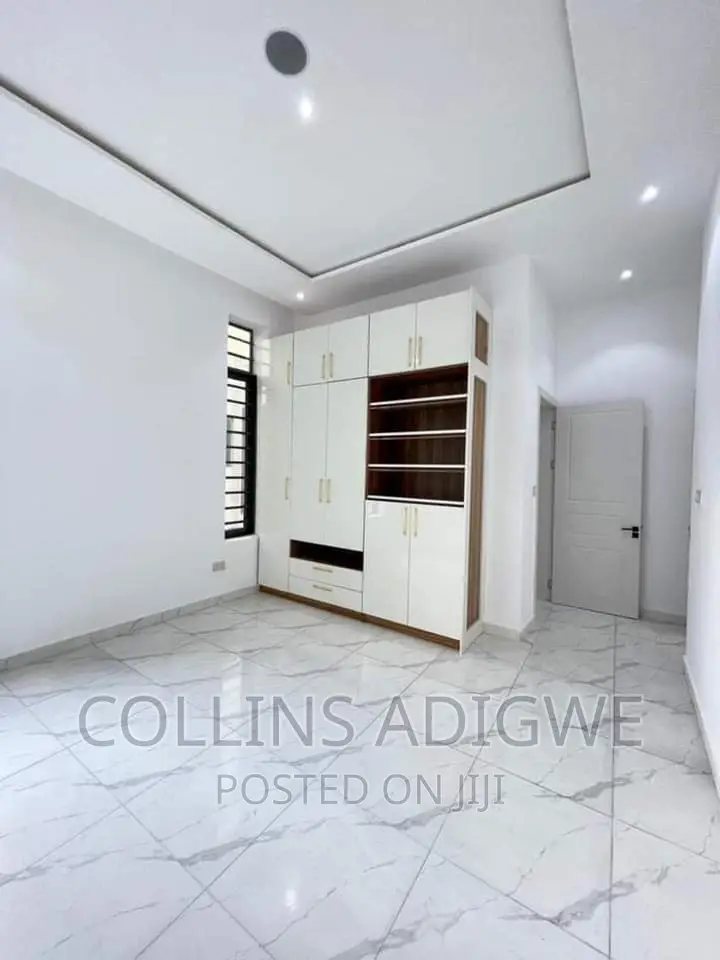 5bdrm Duplex in Osapa London Lekki for sale in Osapa london