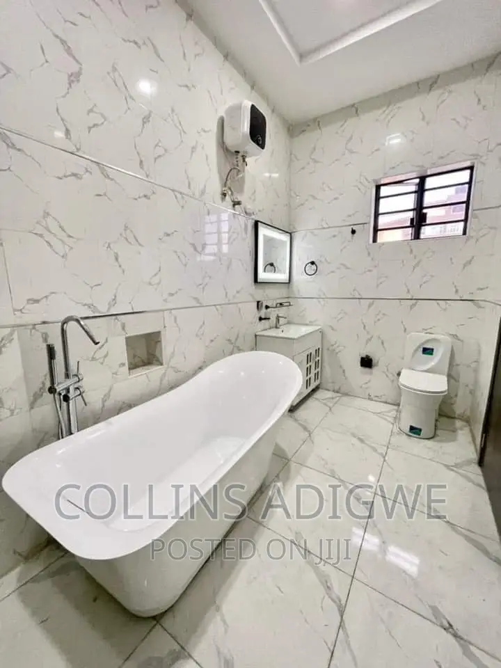 5bdrm Duplex in Osapa London Lekki for sale in Osapa london