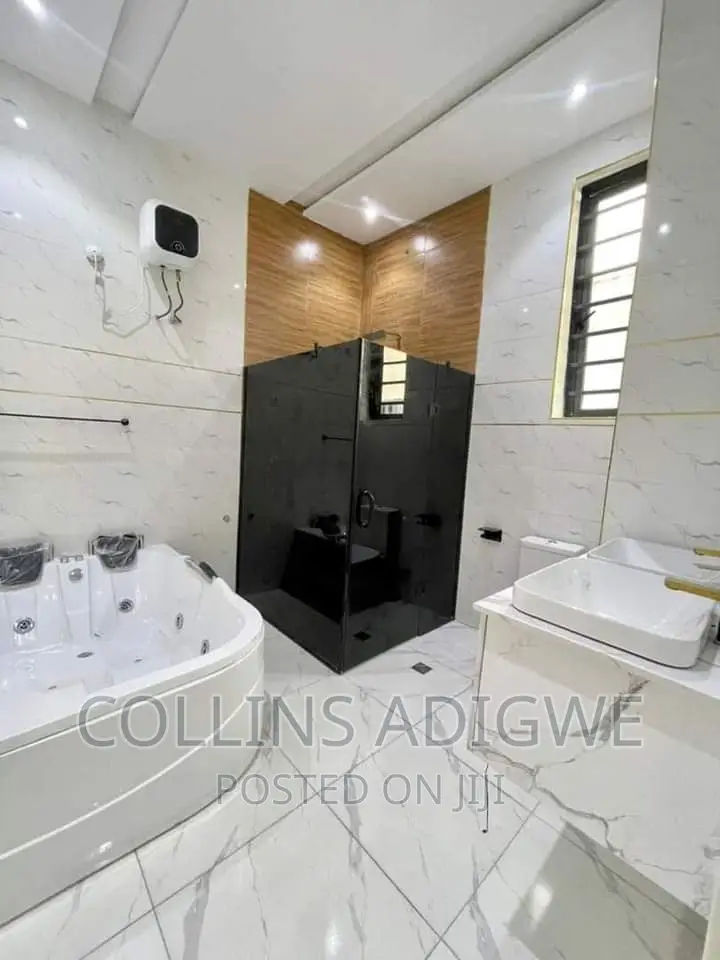 5bdrm Duplex in Osapa London Lekki for sale in Osapa london