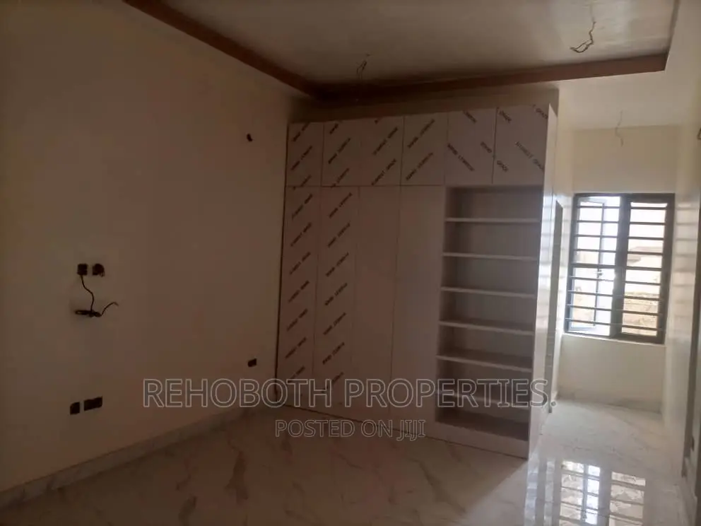5bdrm Duplex in Elebu, Ibadan for sale in Ibadan