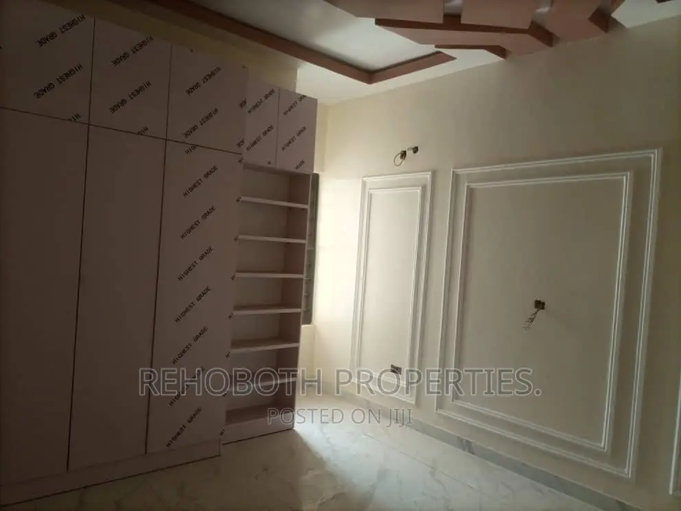 5bdrm Duplex in Elebu, Ibadan for sale in Ibadan