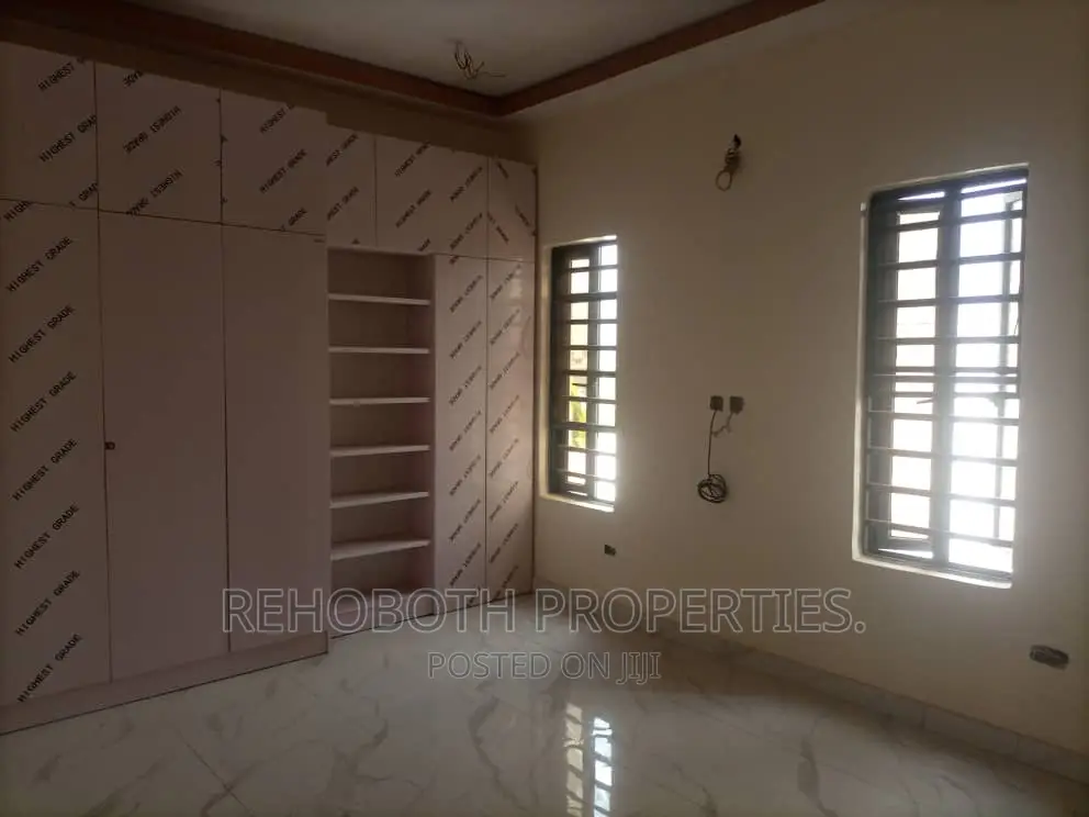 5bdrm Duplex in Elebu, Ibadan for sale in Ibadan