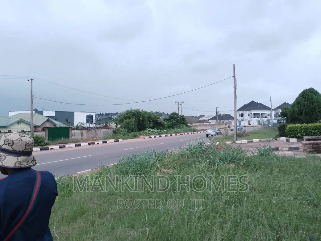 17000sqm 1.7 Hectares Land on Western Avenue Surulere Lagos in Western Avenue