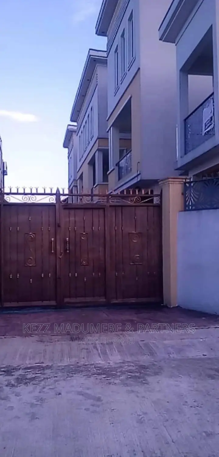 4bdrm Duplex in Dr Peter Odili, Port for sale in Port-Harcourt