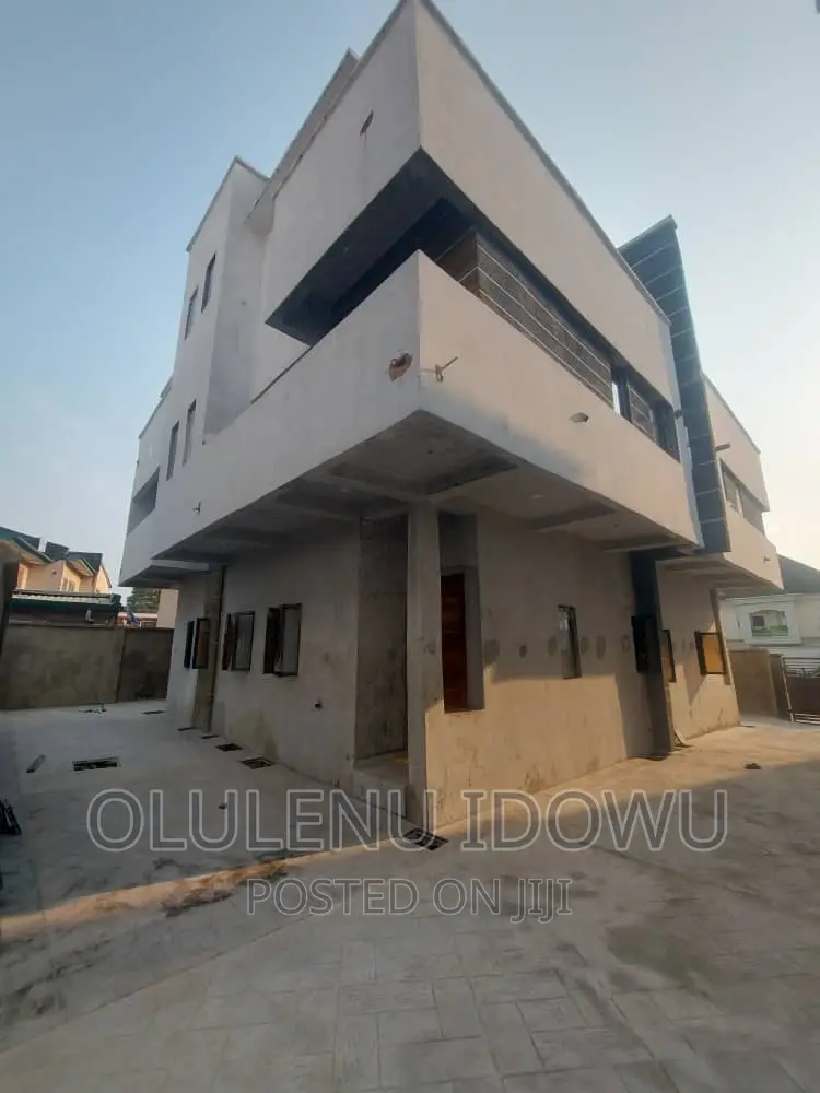Furnished 4bdrm Duplex in Alimosho for sale in Alimosho