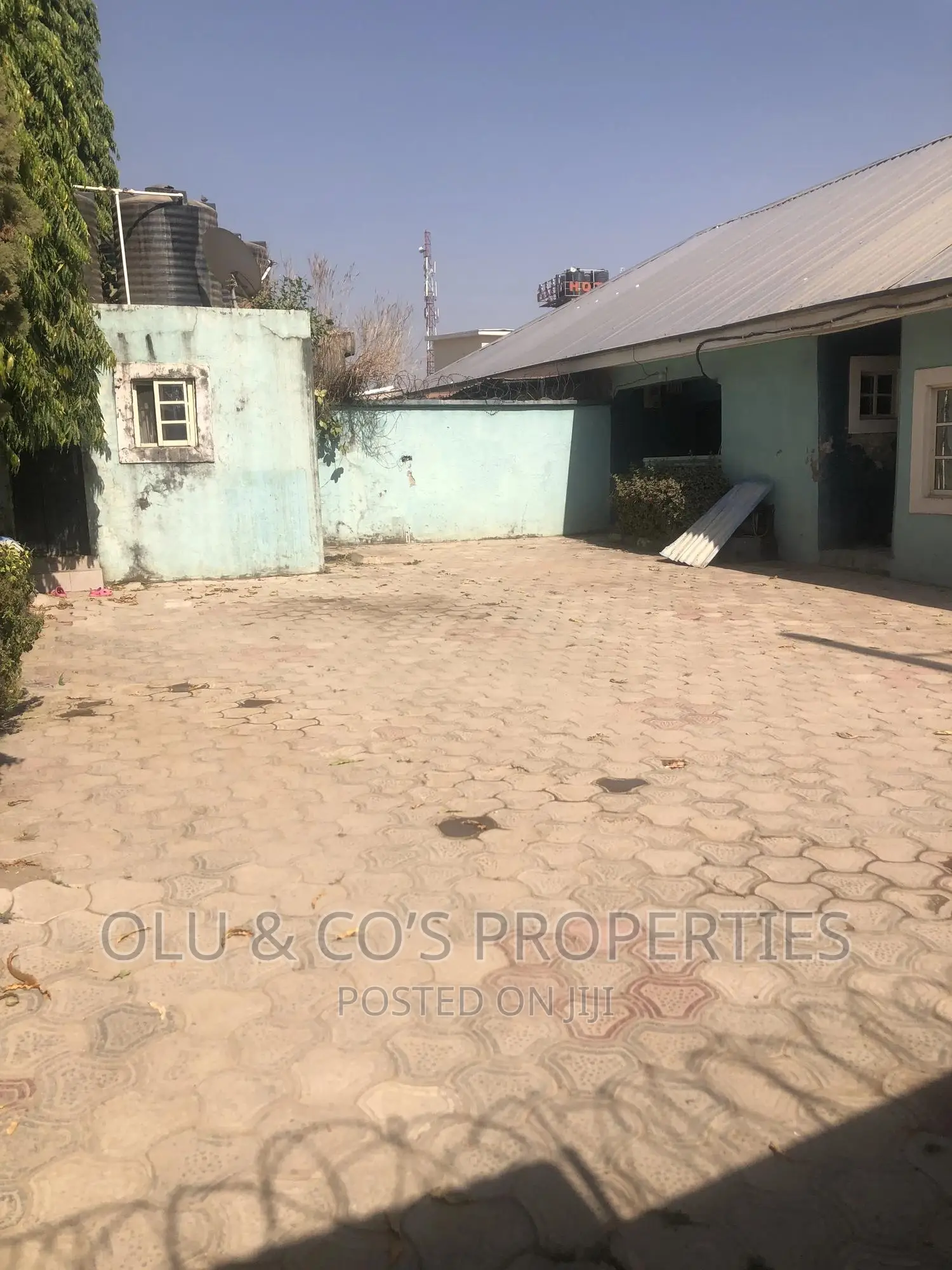 6bdrm Bungalow in Aco Amac Estate, Lugbe District for sale in Lugbe District