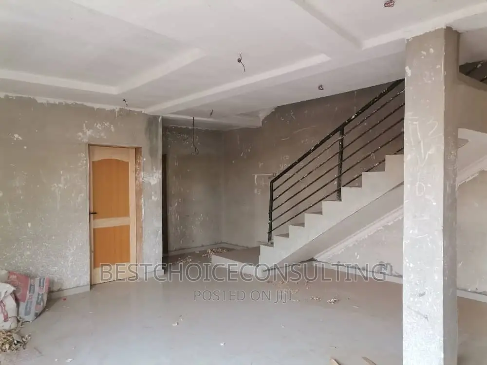 Warehouse of 2,700sqm Along Alomaja Ind. Hub, Old Lg Rd in Ibadan