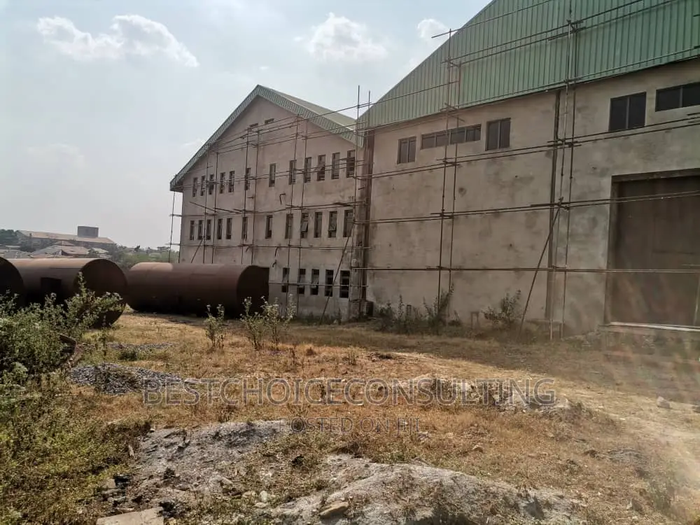 Warehouse of 2,700sqm Along Alomaja Ind. Hub, Old Lg Rd in Ibadan