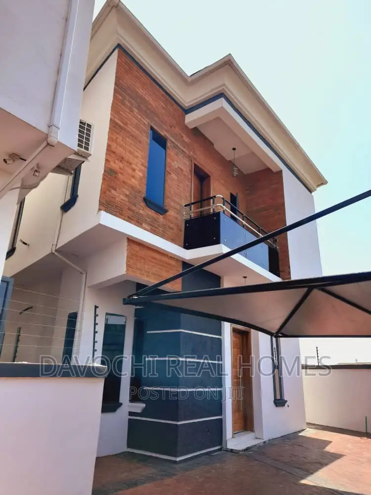 5bdrm Duplex in Chevron, Lekki for sale in Lekki