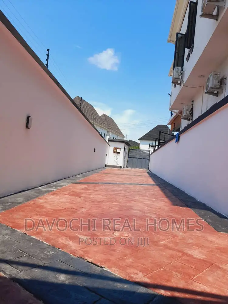 5bdrm Duplex in Chevron, Lekki for sale in Lekki