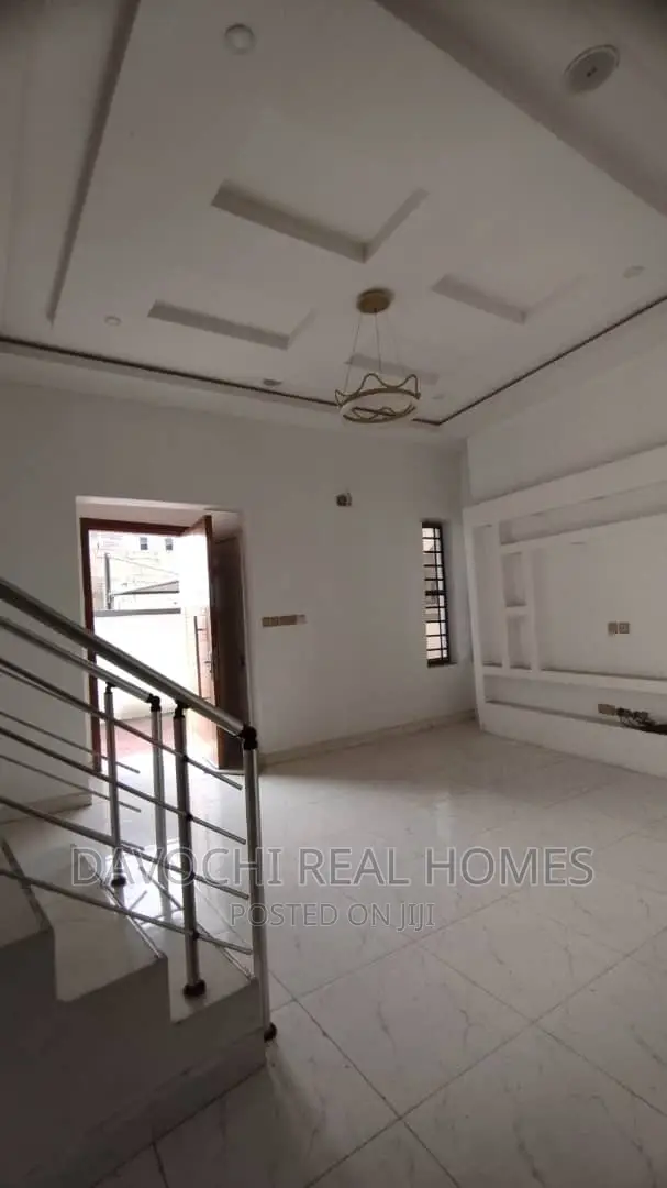 5bdrm Duplex in Chevron, Lekki for sale in Lekki