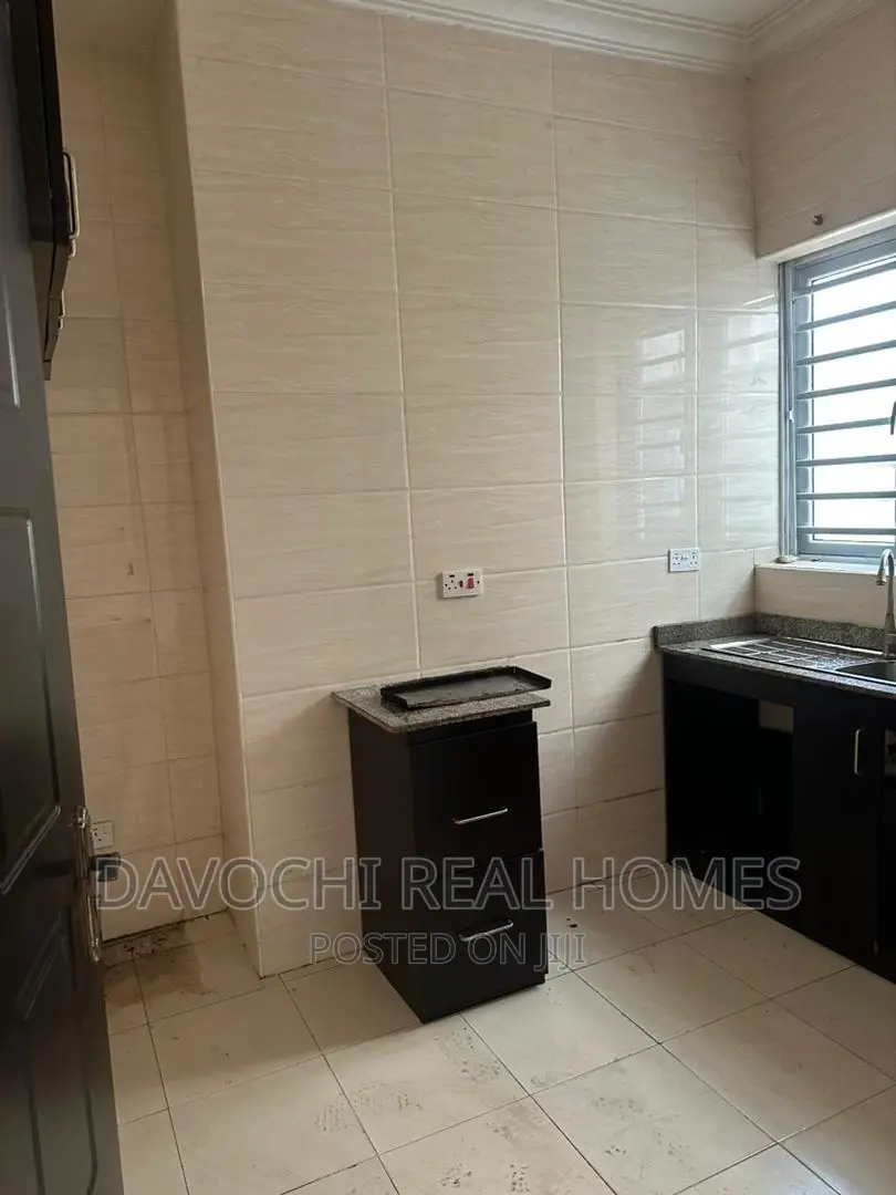 2bdrm Apartment in Orchid Road, Lekki for rent in Lekki