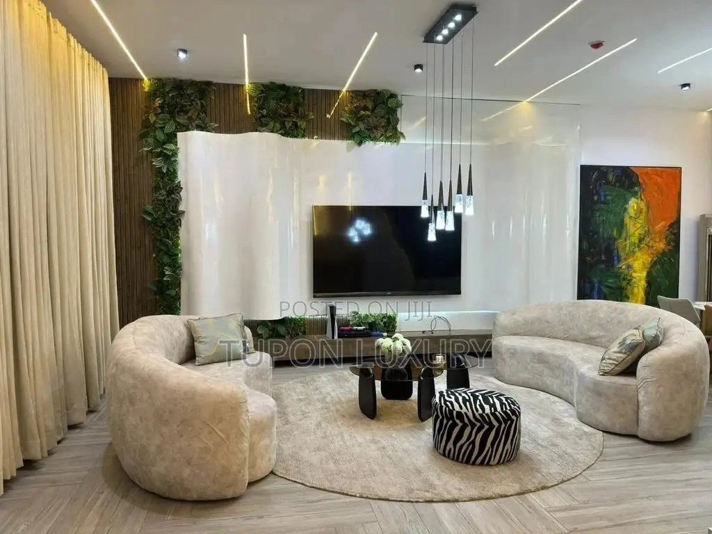 Self Compound: Luxury 4 Bedroom Duplex With Snooker Ps5 in Lekki Phase 1