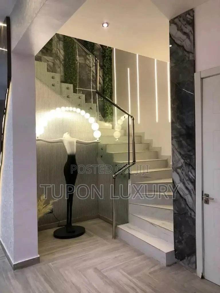 Self Compound: Luxury 4 Bedroom Duplex With Snooker Ps5 in Lekki Phase 1