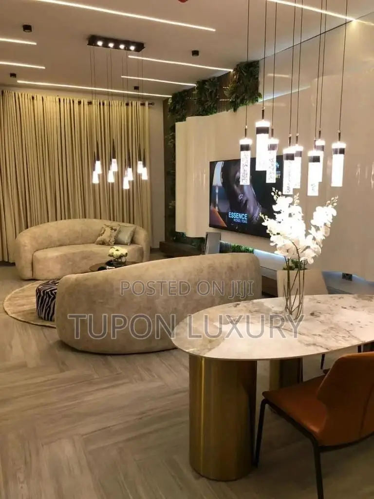 Self Compound: Luxury 4 Bedroom Duplex With Snooker Ps5 in Lekki Phase 1