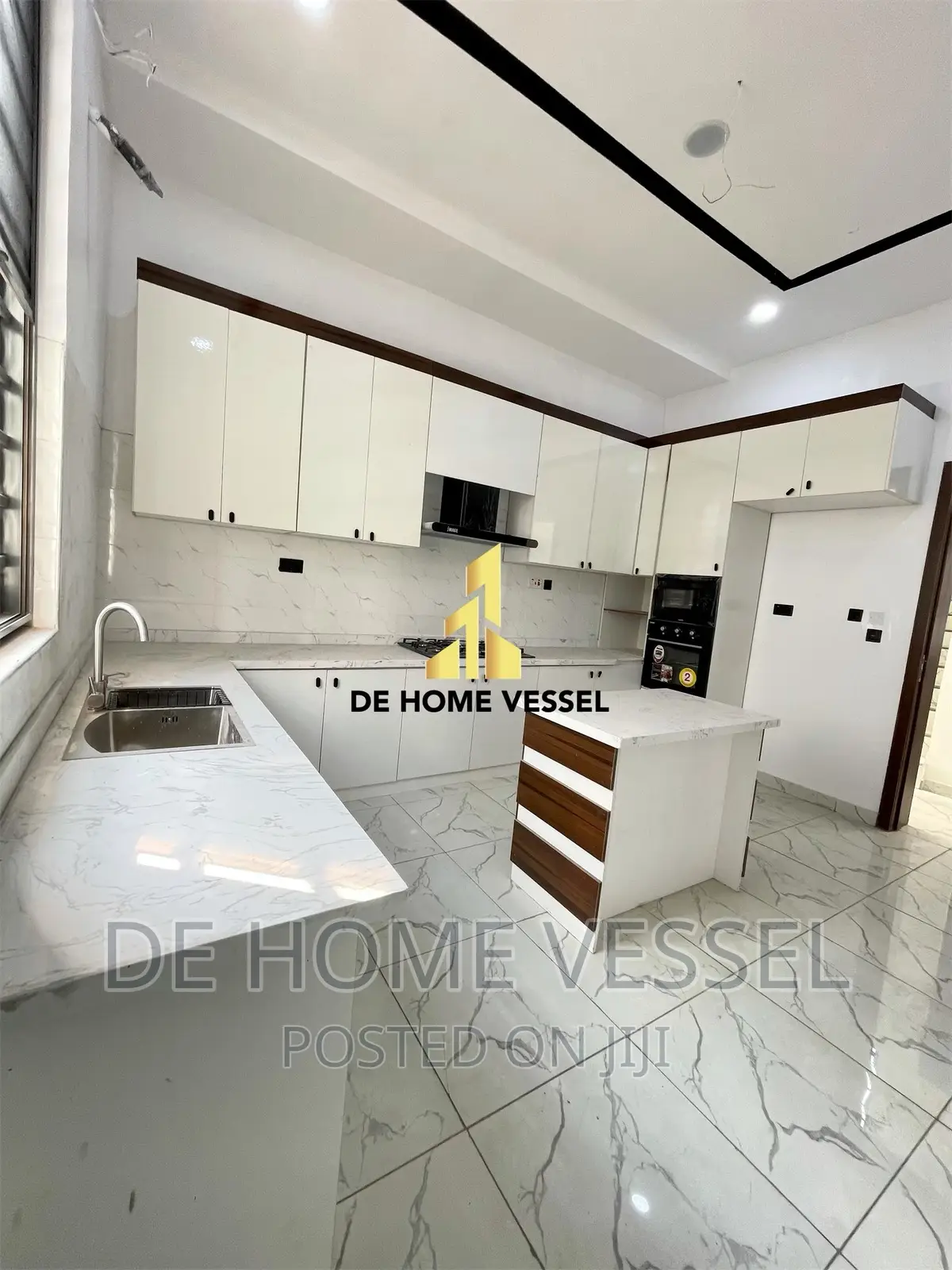 5bdrm Duplex in Ikota for sale in Ikota