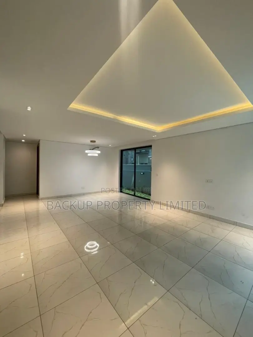 5bdrm Duplex in Lekki Phase 1 for sale in Lekki Phase 1