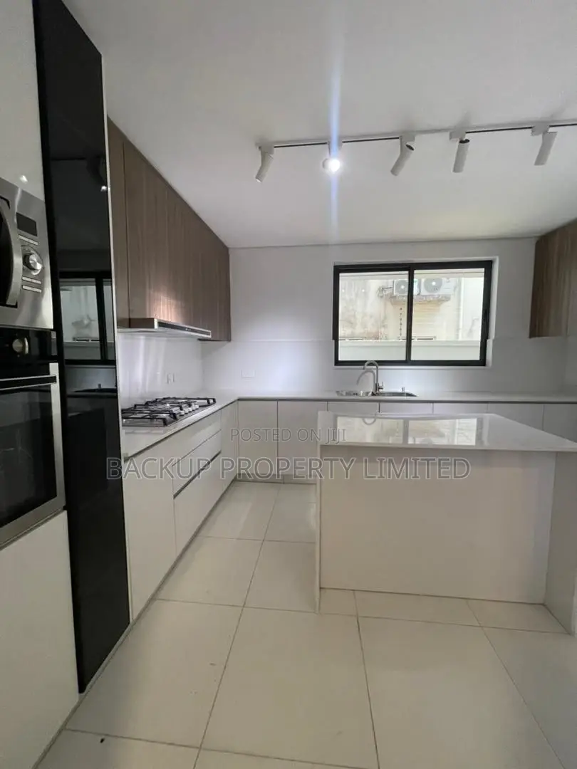 5bdrm Duplex in Lekki Phase 1 for sale in Lekki Phase 1