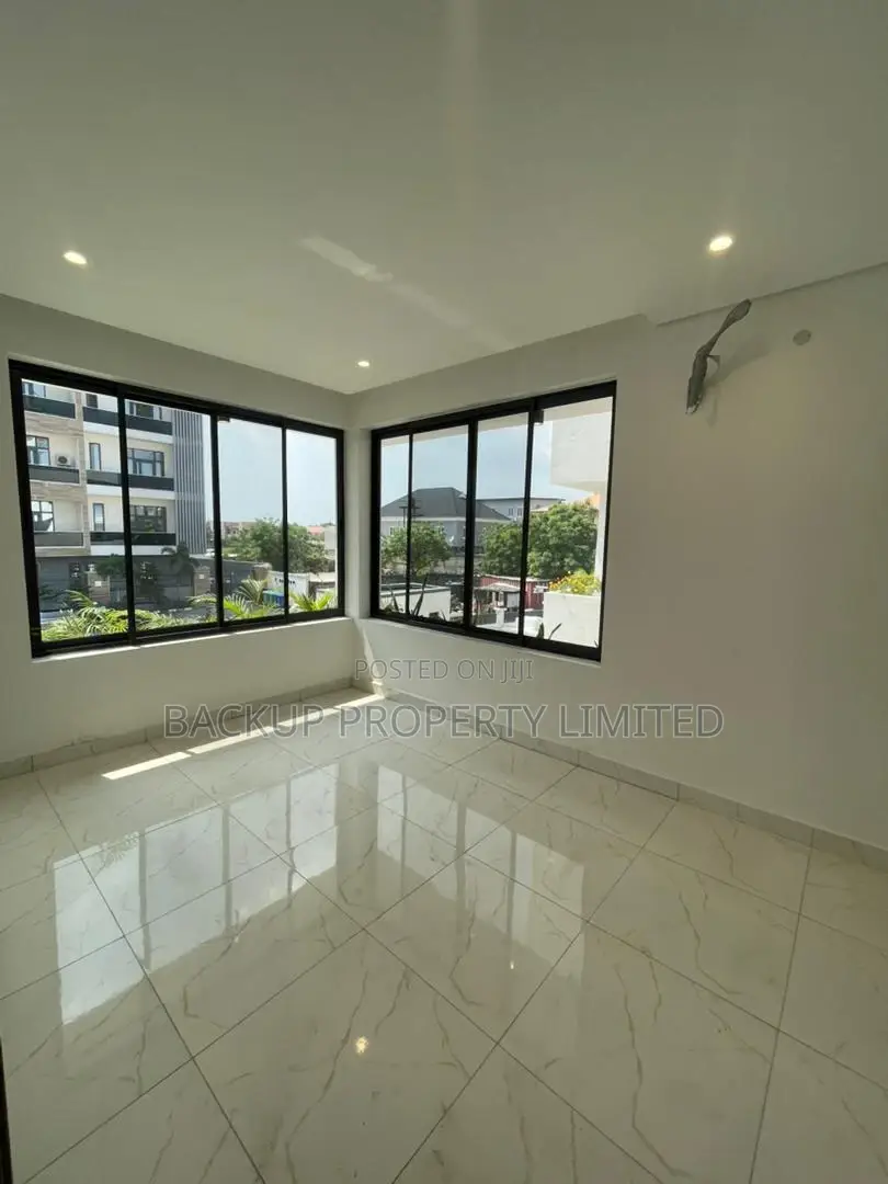 5bdrm Duplex in Lekki Phase 1 for sale in Lekki Phase 1