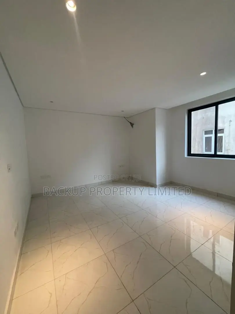 5bdrm Duplex in Lekki Phase 1 for sale in Lekki Phase 1