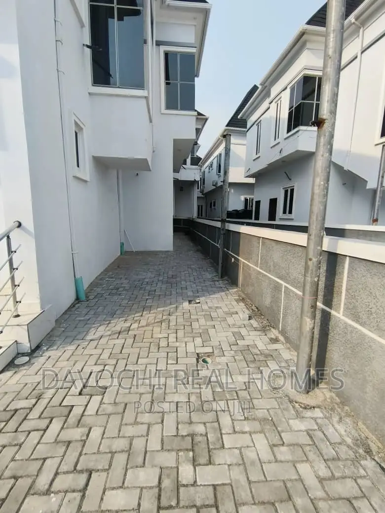 4bdrm Duplex in Orchid Road, Lekki for sale in Lekki