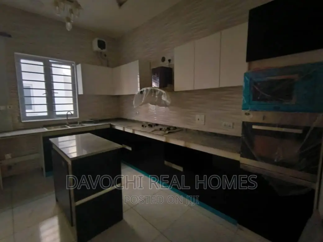 4bdrm Duplex in Orchid Road, Lekki for sale in Lekki