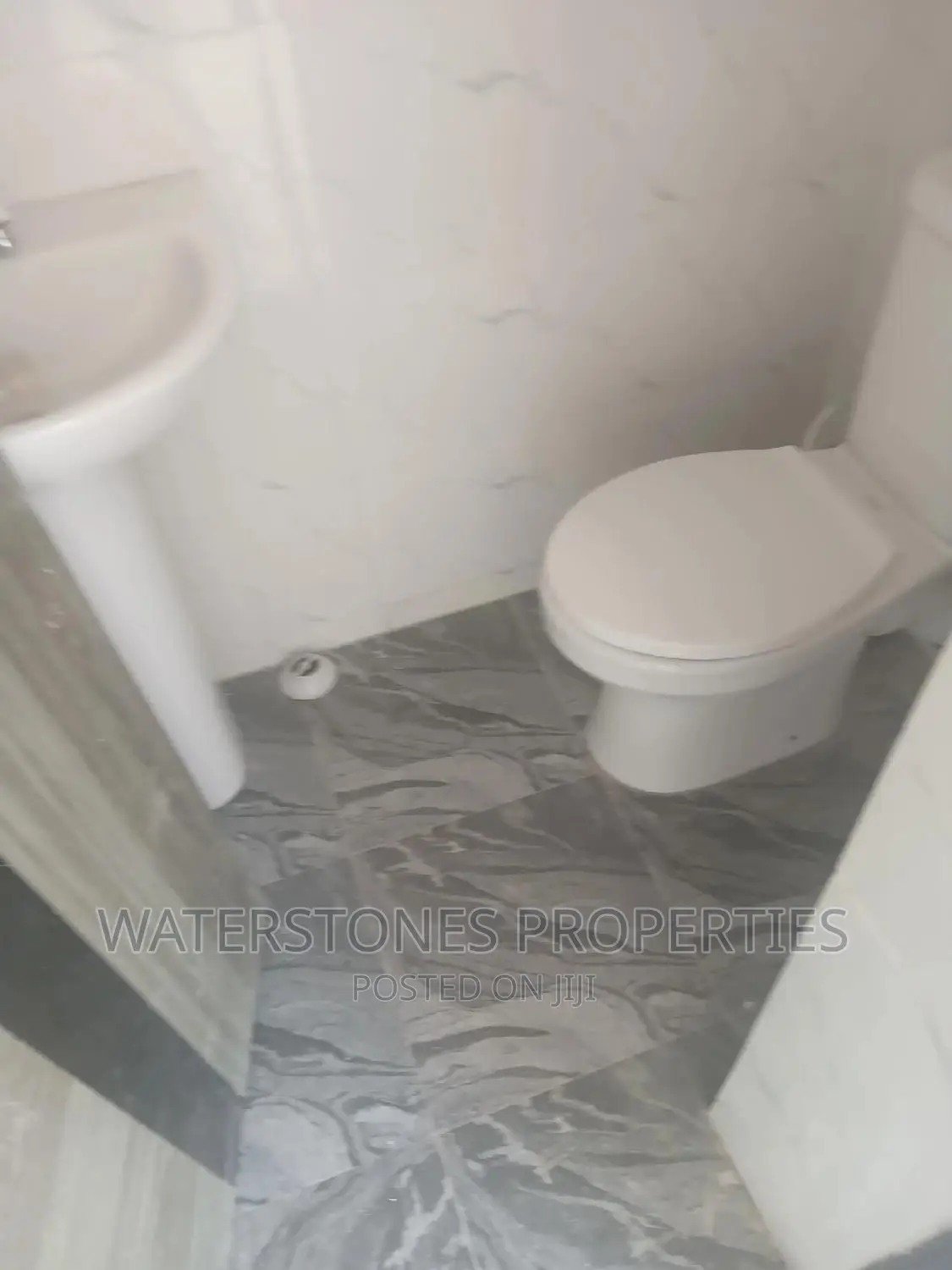2bdrm Block of Flats in Vanguard, Oshimili South for rent in Oshimili South