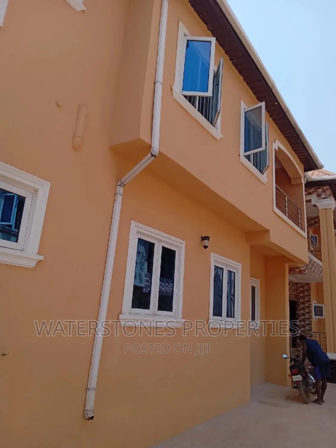 3bdrm Block of Flats in Midwifery, Oshimili South for rent in Oshimili South