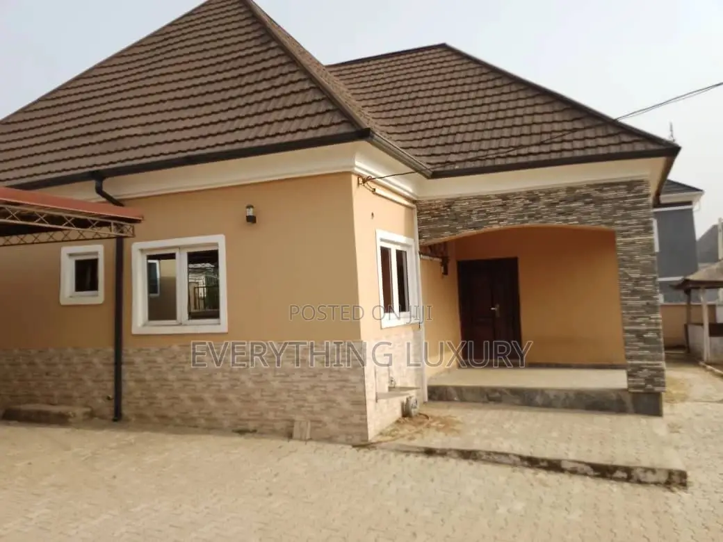 Furnished 4bdrm Bungalow in Scc Ushafa for rent in Ushafa