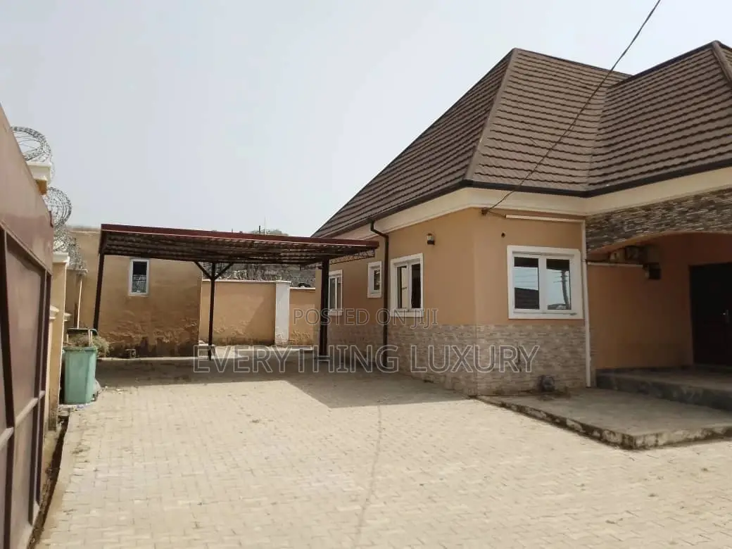 Furnished 4bdrm Bungalow in Scc Ushafa for rent in Ushafa
