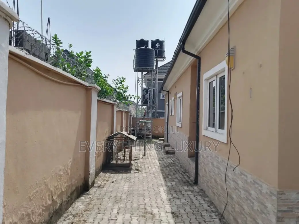 Furnished 4bdrm Bungalow in Scc Ushafa for rent in Ushafa
