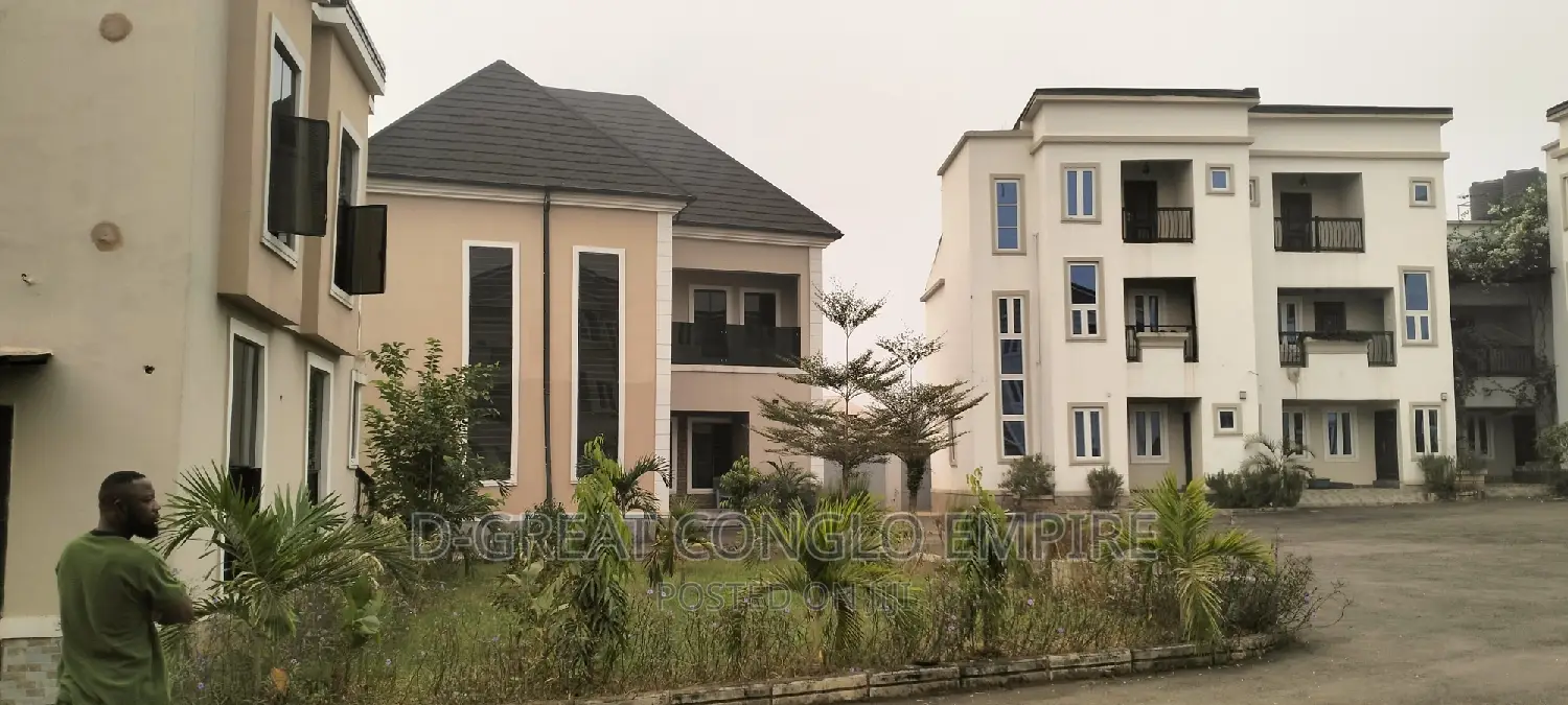 Mini Estate for Sale in Oshimili South