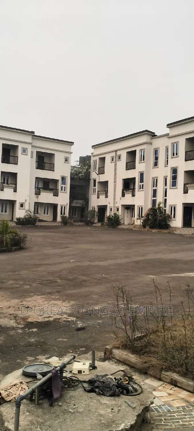 Mini Estate for Sale in Oshimili South