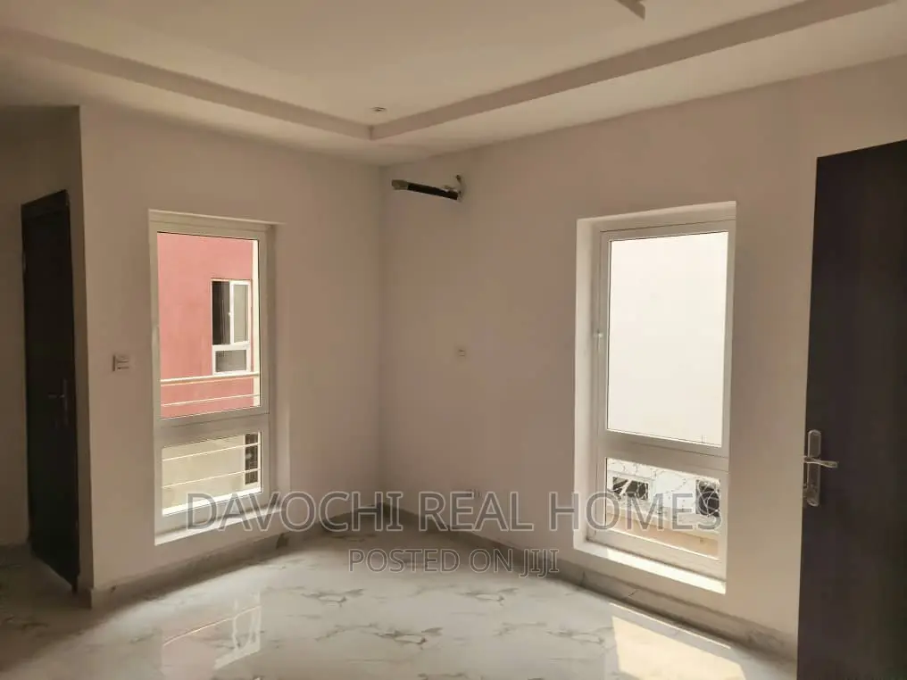 2bdrm Apartment in Jakande Osapa London, Lekki for rent in Lekki