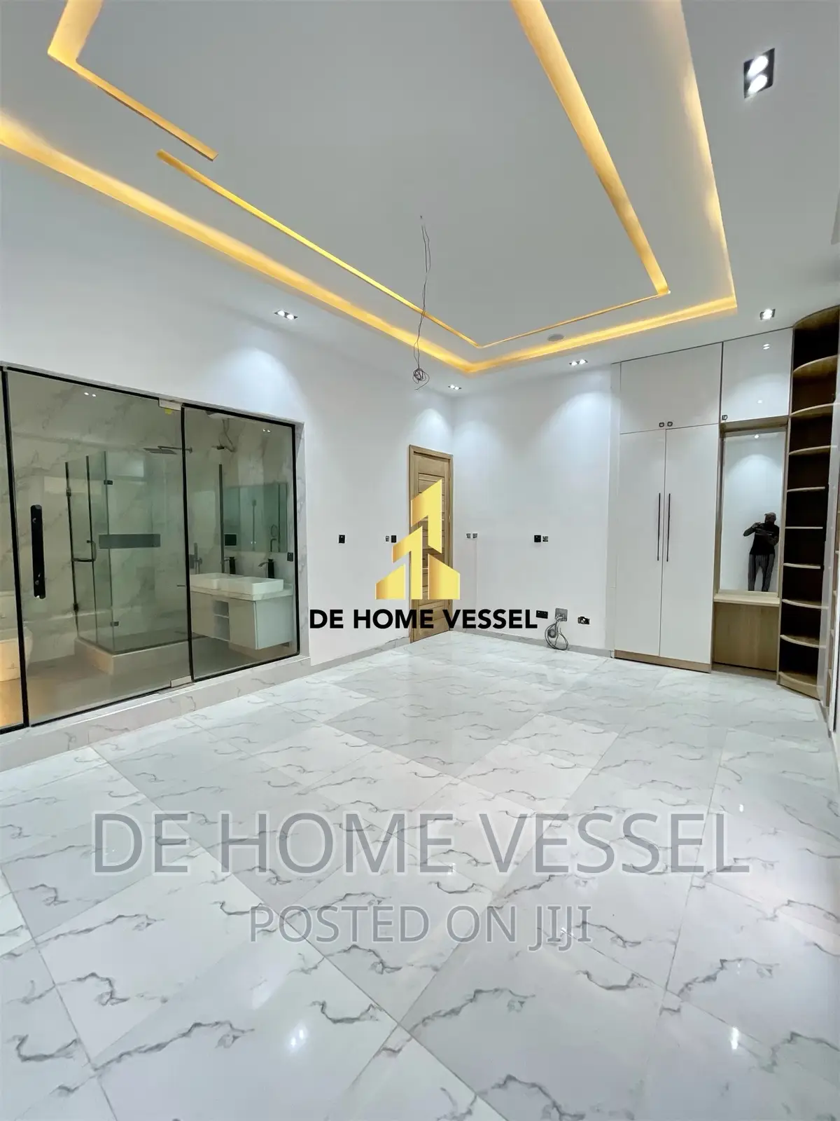 5bdrm Duplex in Chevron for sale in Chevron