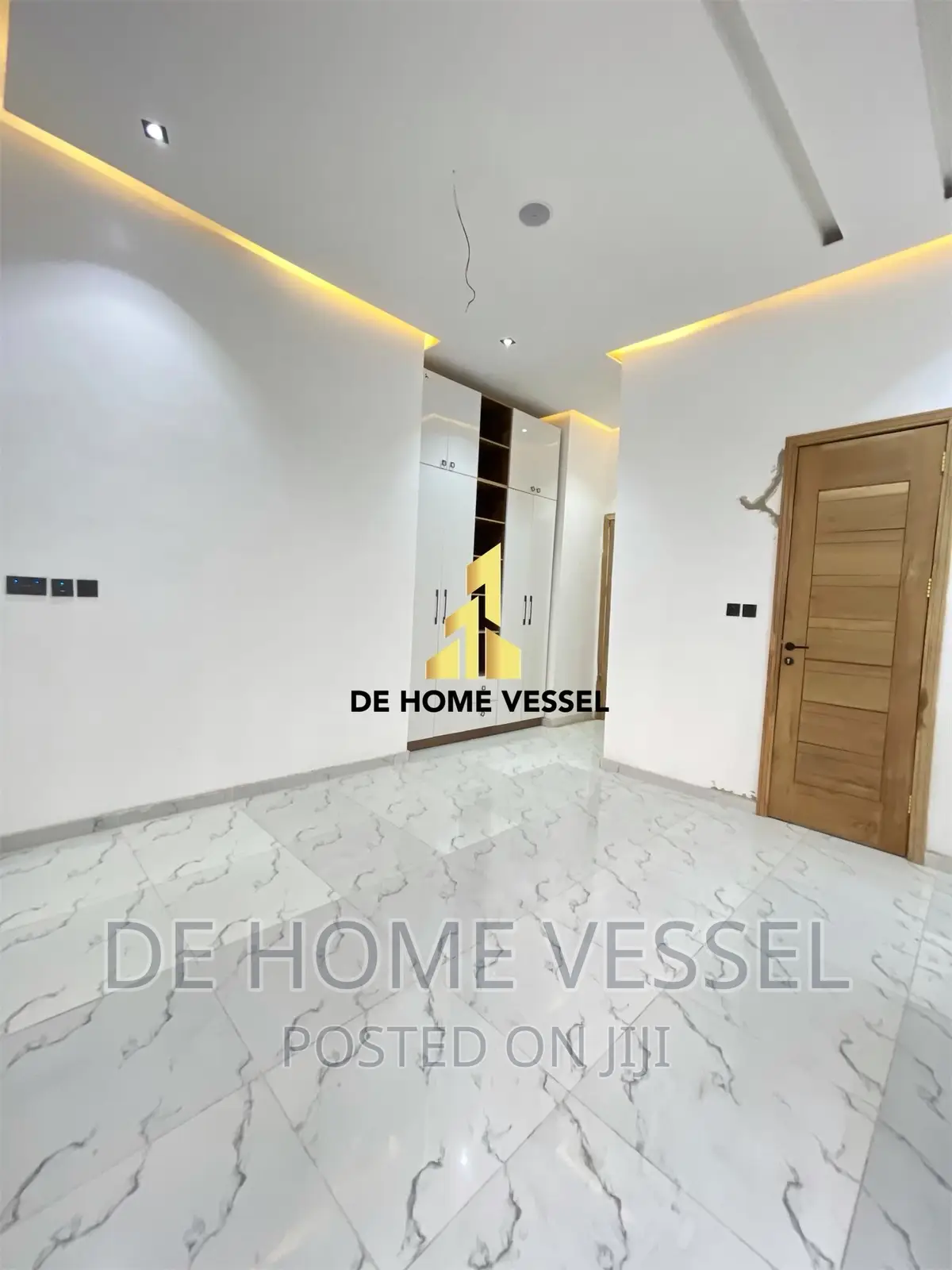 5bdrm Duplex in Chevron for sale in Chevron