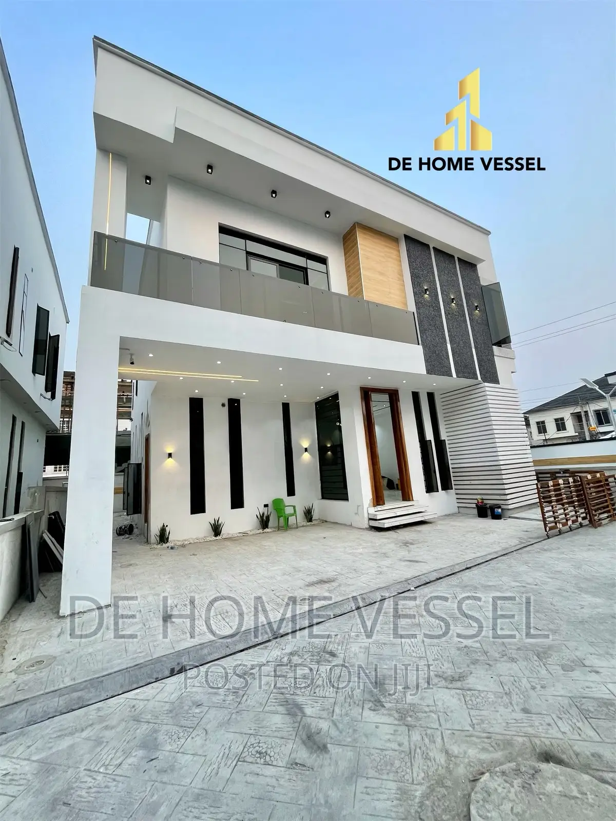5bdrm Duplex in Chevron for sale in Chevron