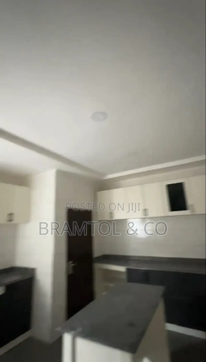 5bdrm Duplex in Kaura for rent in Kaura