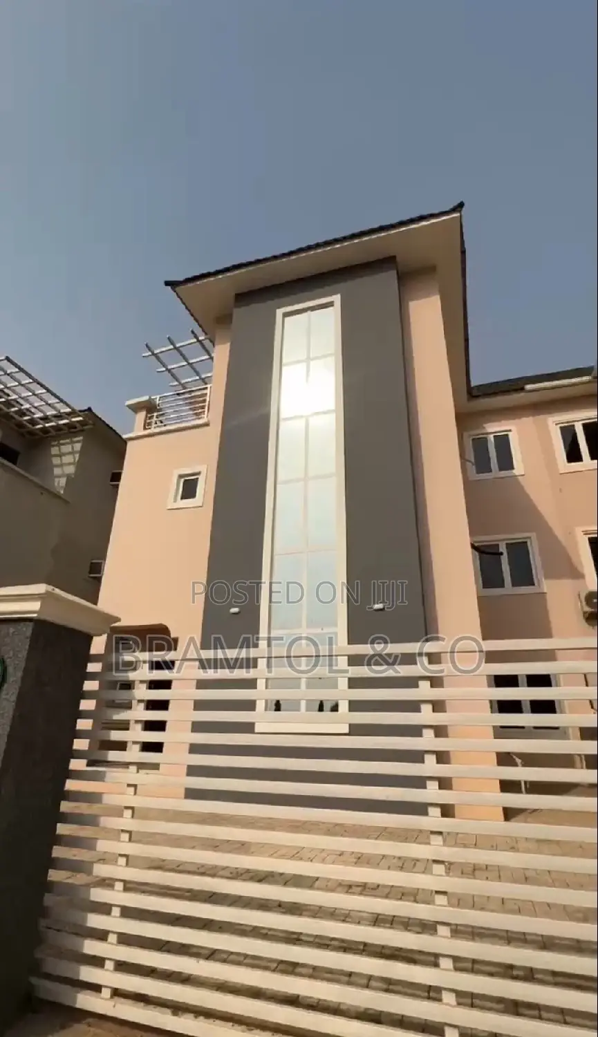 5bdrm Duplex in Kaura for rent in Kaura