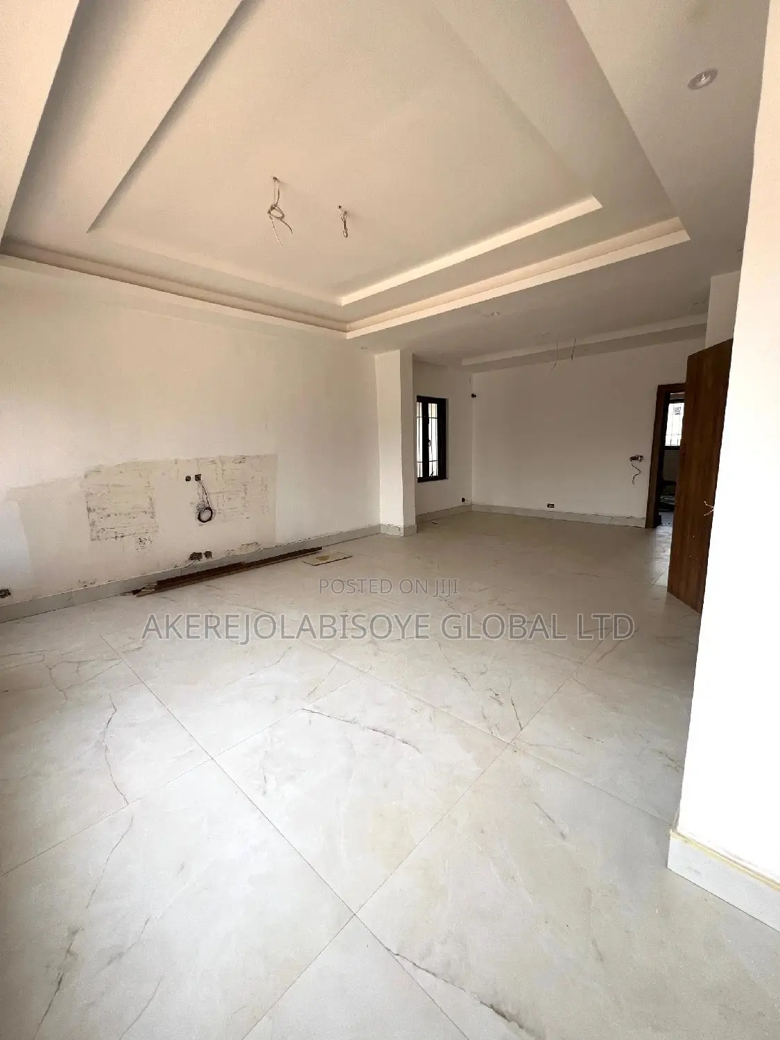 5bdrm Duplex in Lifecamp for sale in Life Camp