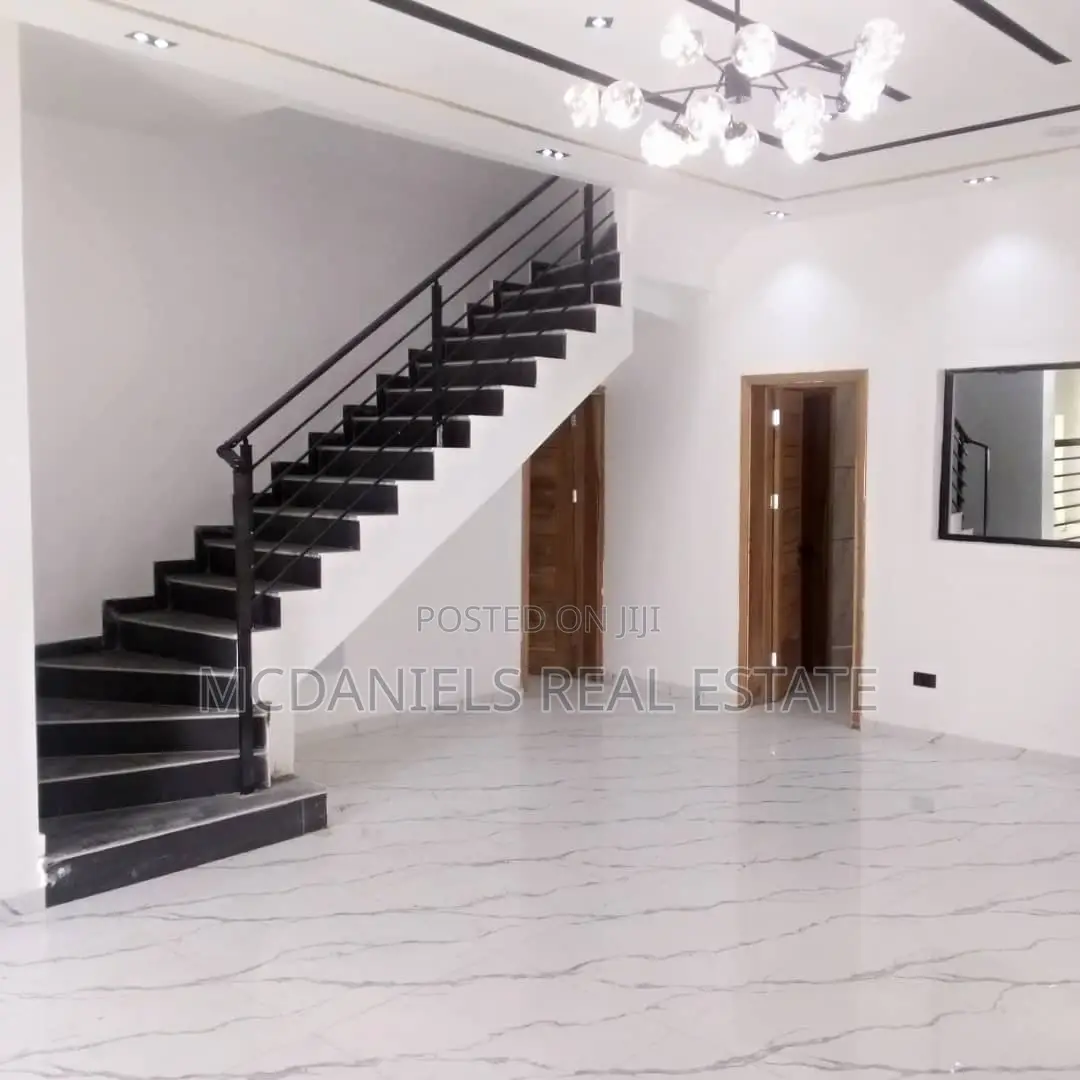 5bdrm Duplex in Chevron for sale in Chevron