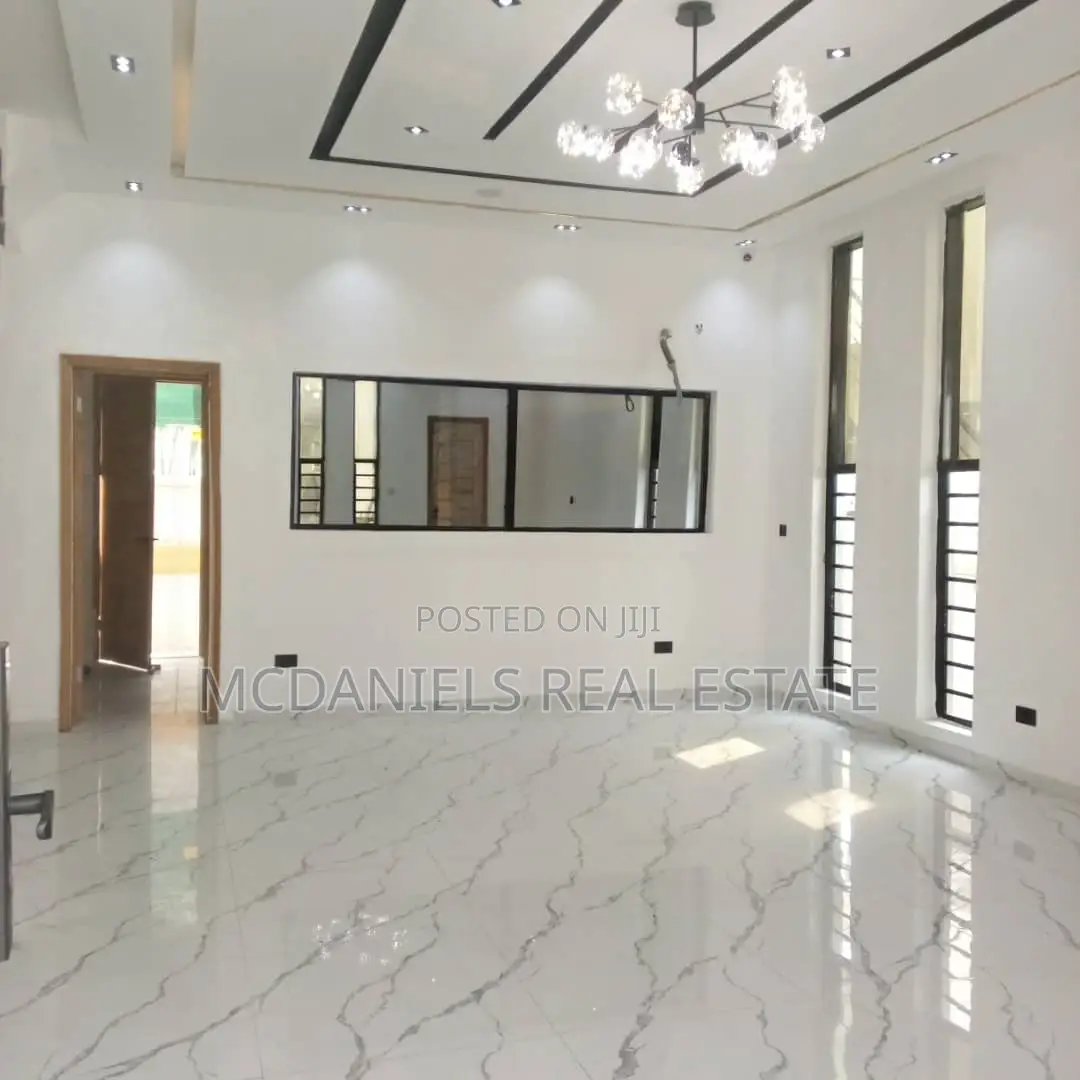 5bdrm Duplex in Chevron for sale in Chevron