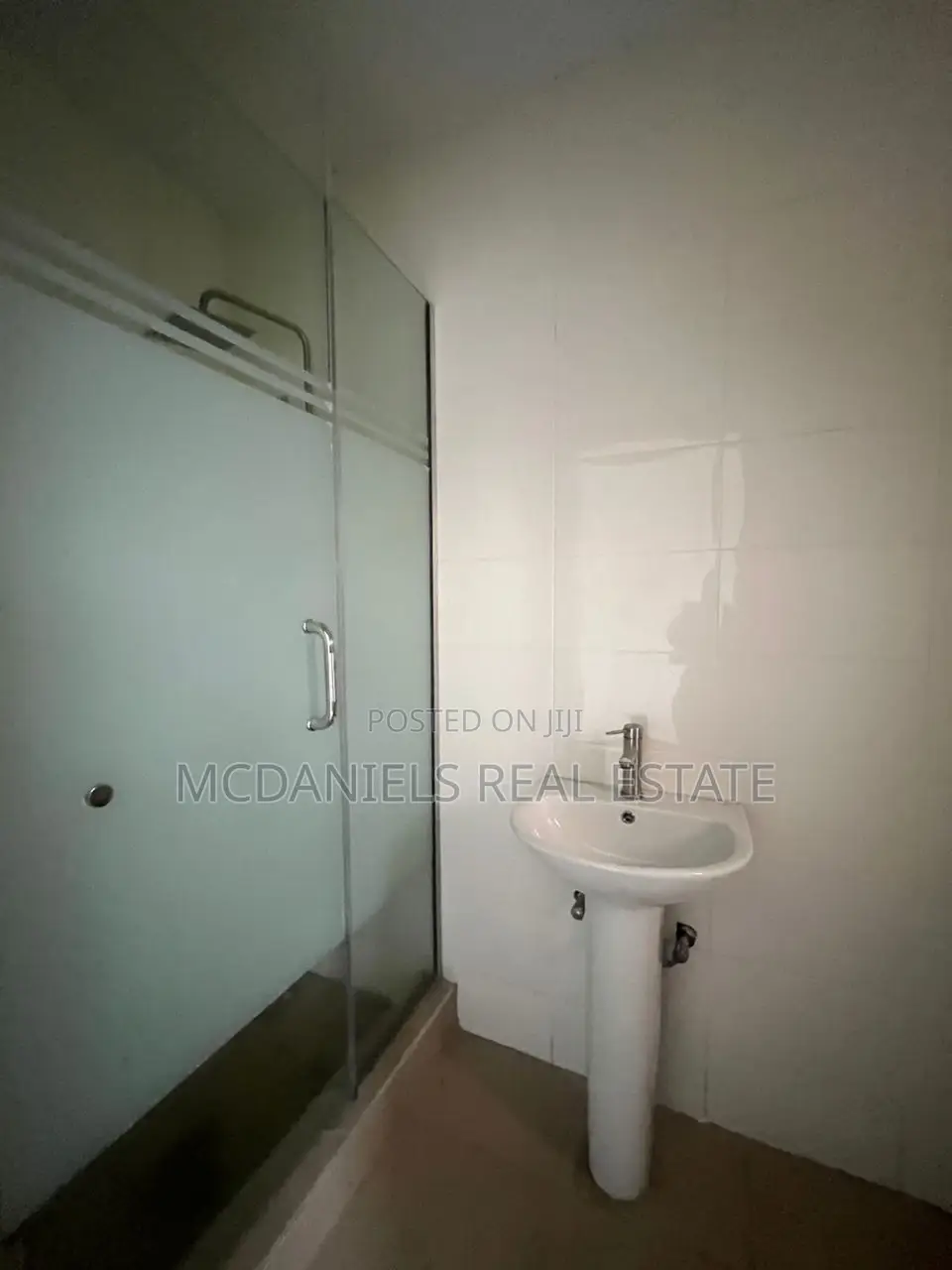 4bdrm Apartment in Osapa london for sale in Osapa london