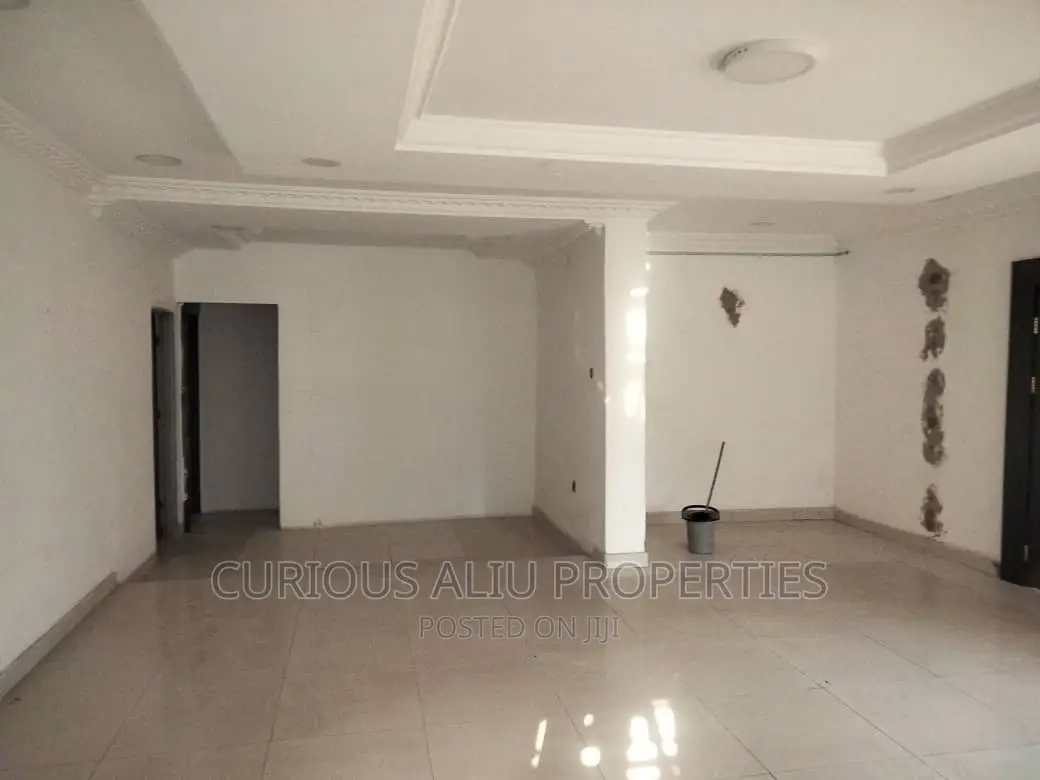 A Multipurpose for Rent Either Commercial or Residencial in Gwarinpa