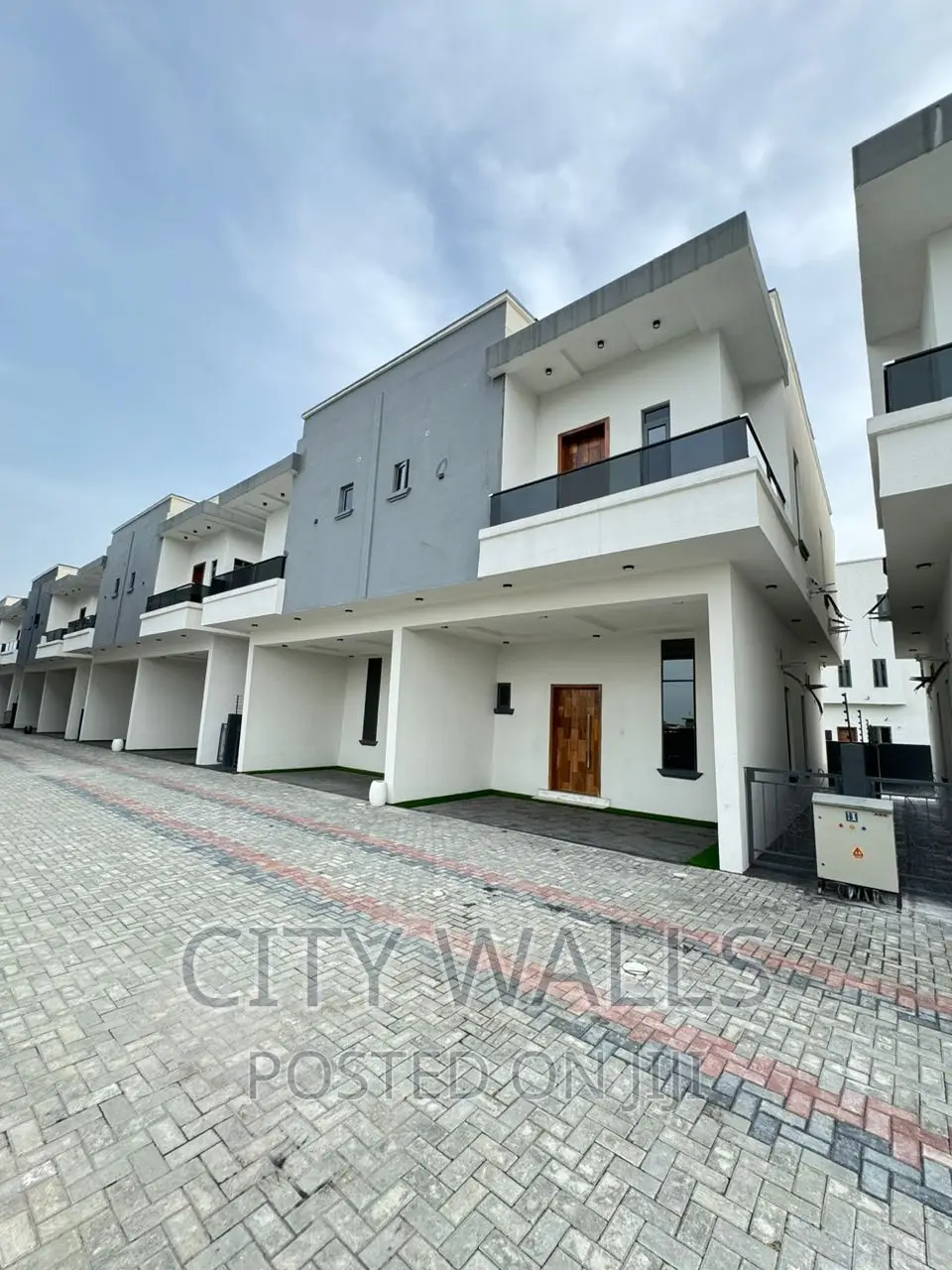 5bdrm Duplex in Ikate for sale in Ikate