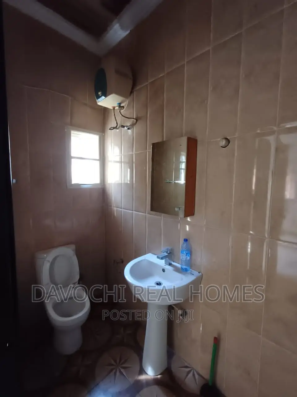 2bdrm Apartment in Pinnock Estate Osapa, Lekki for rent in Lekki