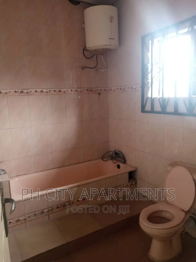 5bdrm Duplex in Rumuebekwe Estate, Port-Harcourt for sale in Port-Harcourt